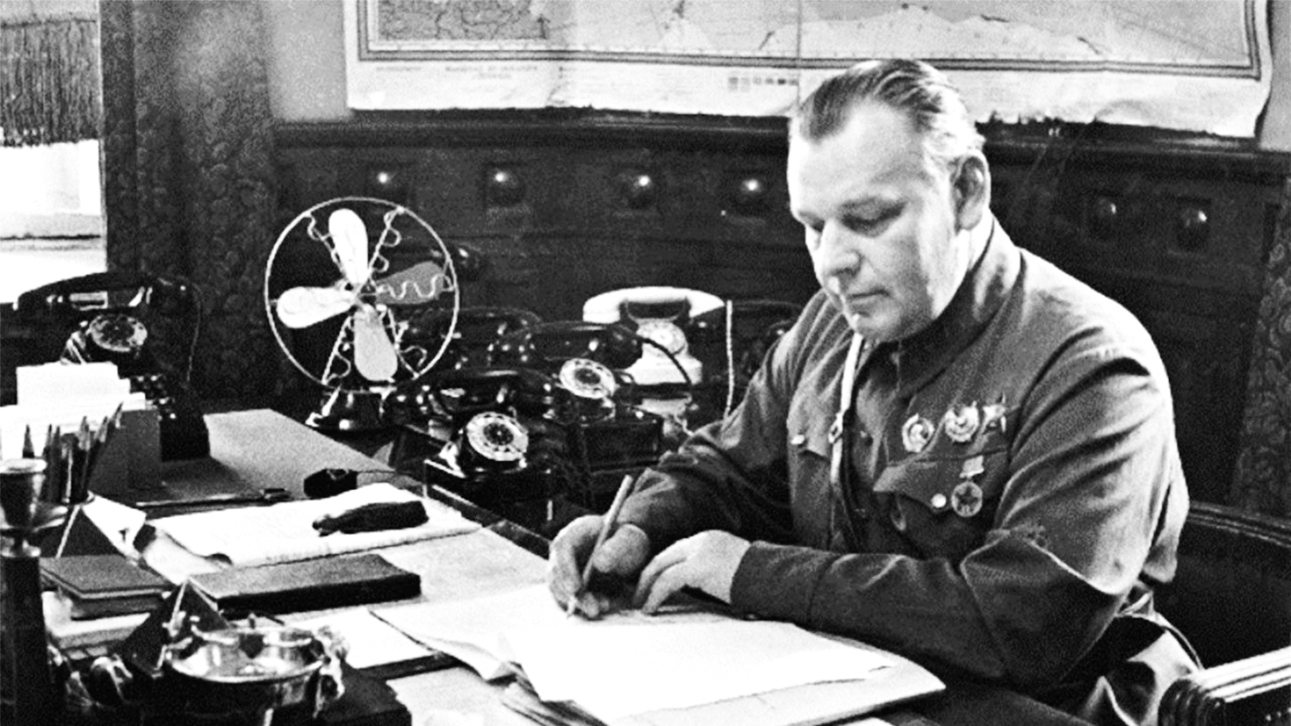 Из обычного телохранителя Николай Власик превратился в генерала, возглавляющего огромную структуру, отвечающую не только за безопасность, но и быт первых лиц государства. Начало 1940‑х годов