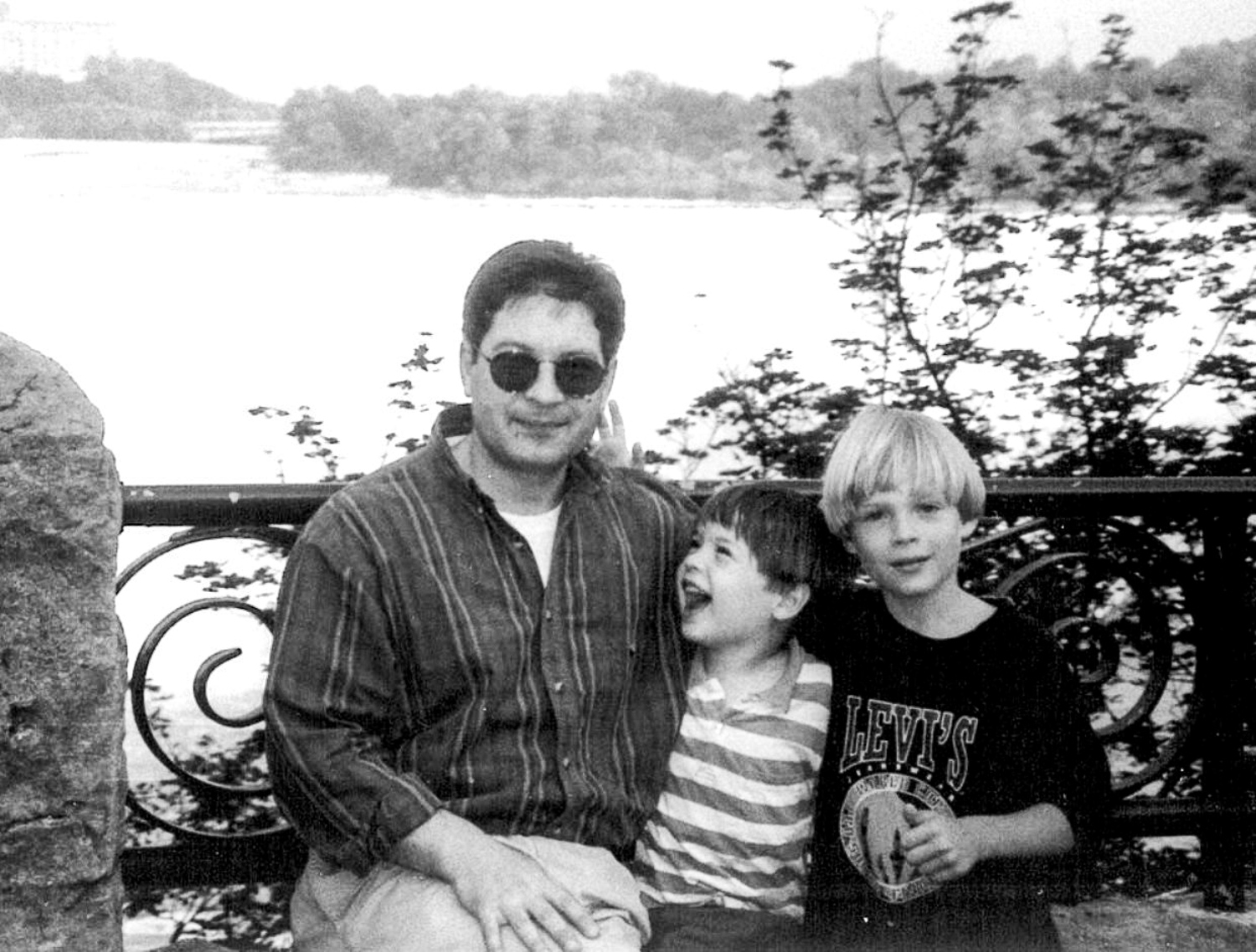 Тим и его младший брат Алекс родились в Торонто в семье канадских граждан Дональда Хитфилда и Трэйси Фоули. Фото из семейного архива