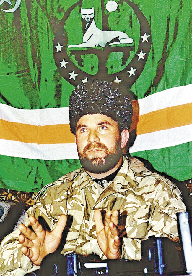 В 1992‑1993 годах Гелаев участвовал в грузино-абхазском конфликте в составе отрядов Конфедерации горских народов 