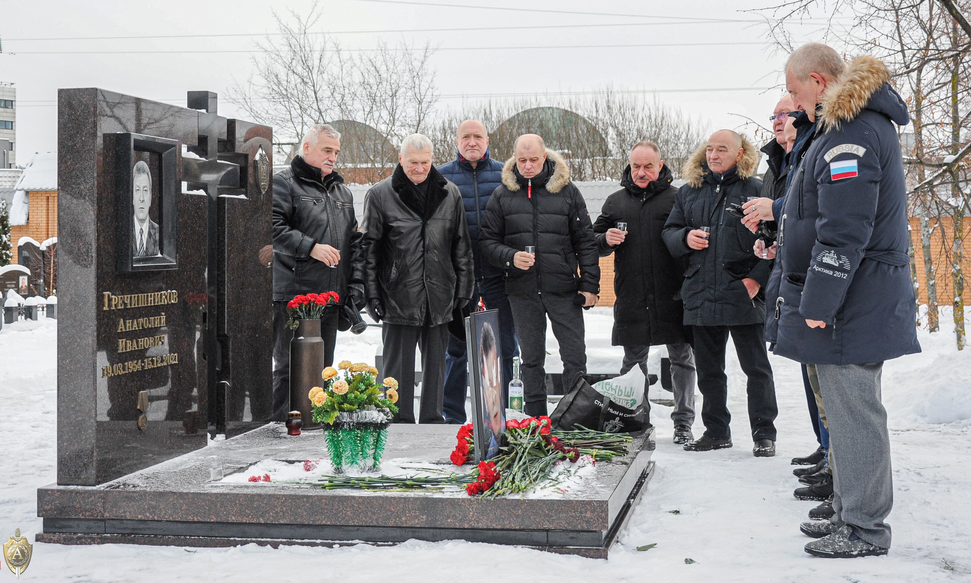 Анатолий Иванович похоронен на Троекуровском кладбище. Рядом погребены его сослуживцы, среди которых легендарный Виктор Блинов, погибший в Сирии