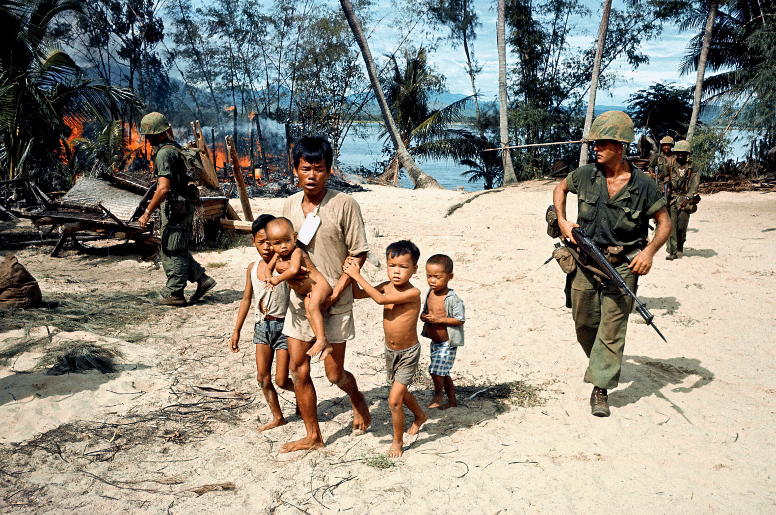 Война во Вьетнаме, которую вели США, была одной из самых кровавых, бесчеловечных и грязных войн второй половины XX столетия