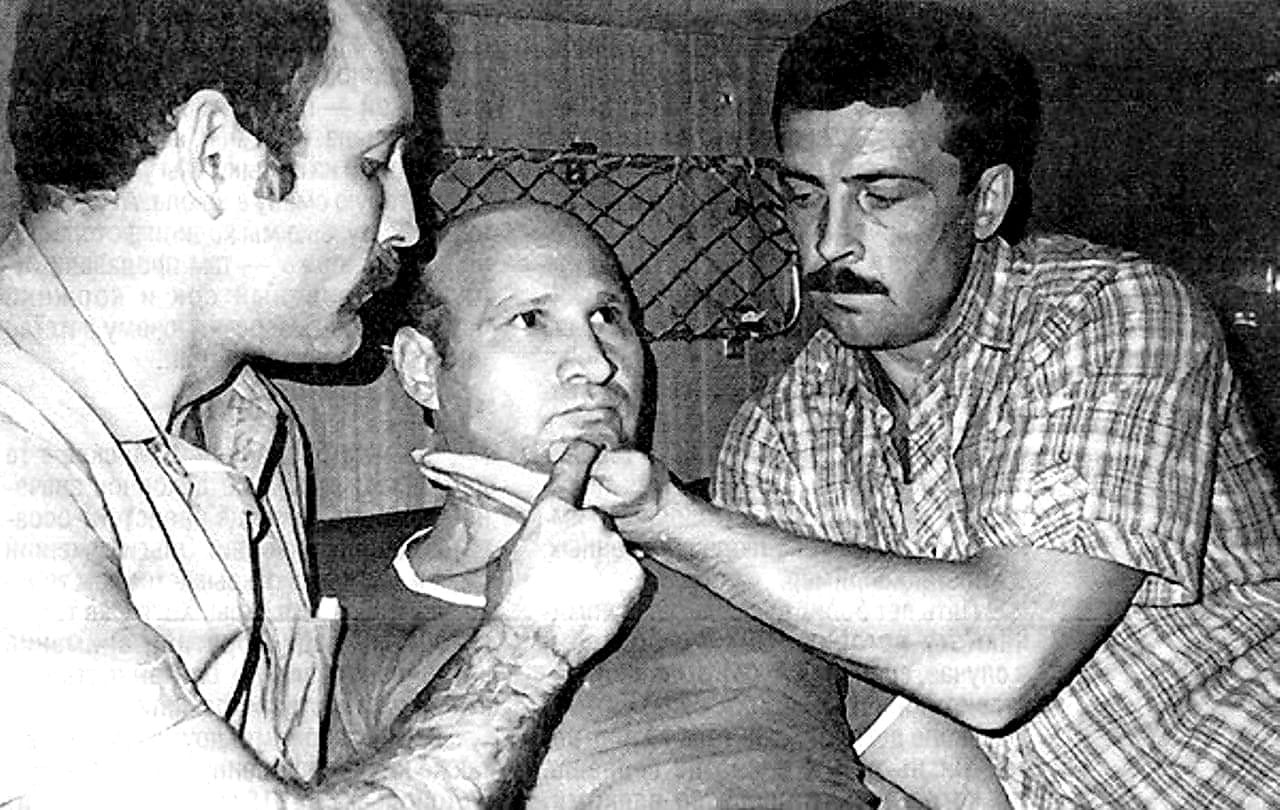 Задержание с поличным агента ЦРУ — полковника ГРУ Геннадия Сметанина, справа — Николай Егоров. Август 1985 года