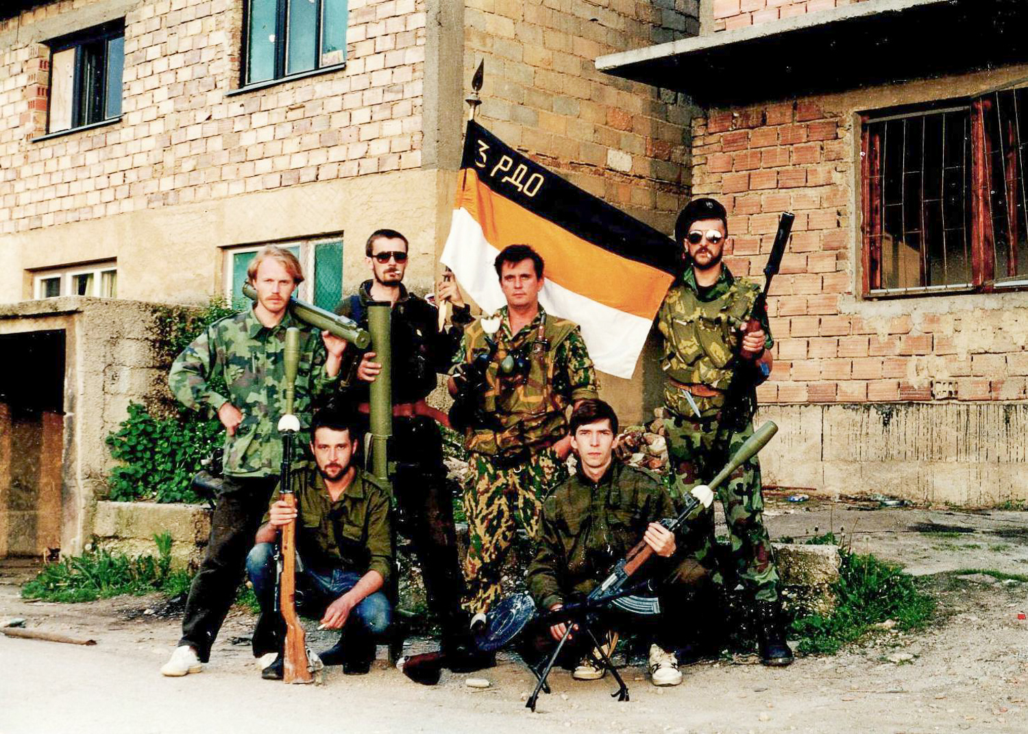 Группа бойцов с имперским знаменем 3‑го Русского добровольческого отряда. Босния и Герцеговина