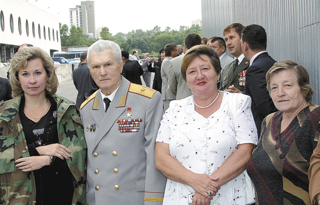 С директорами подшефных «альфовских» школ. Москва, объект «Прибой». 2000‑е годы