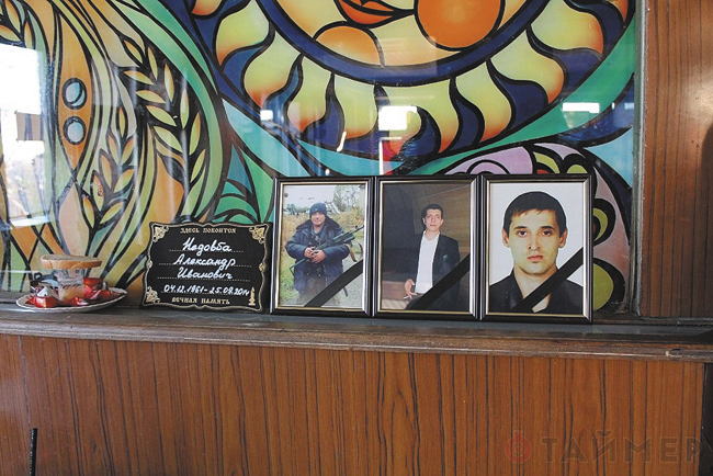 В столовой подразделения — портреты погибших товарищей. Как постоянное напоминание