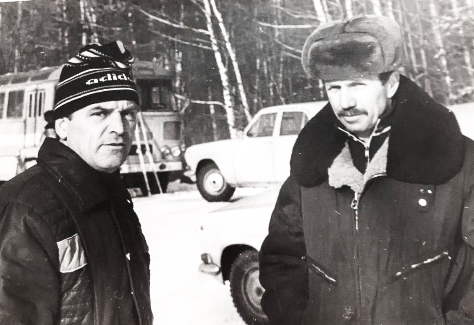 Юрий Изотов (слева) любил спорт. Занимался профессионально лыжами, имел спортивный разряд — кандидат в мастера спорта