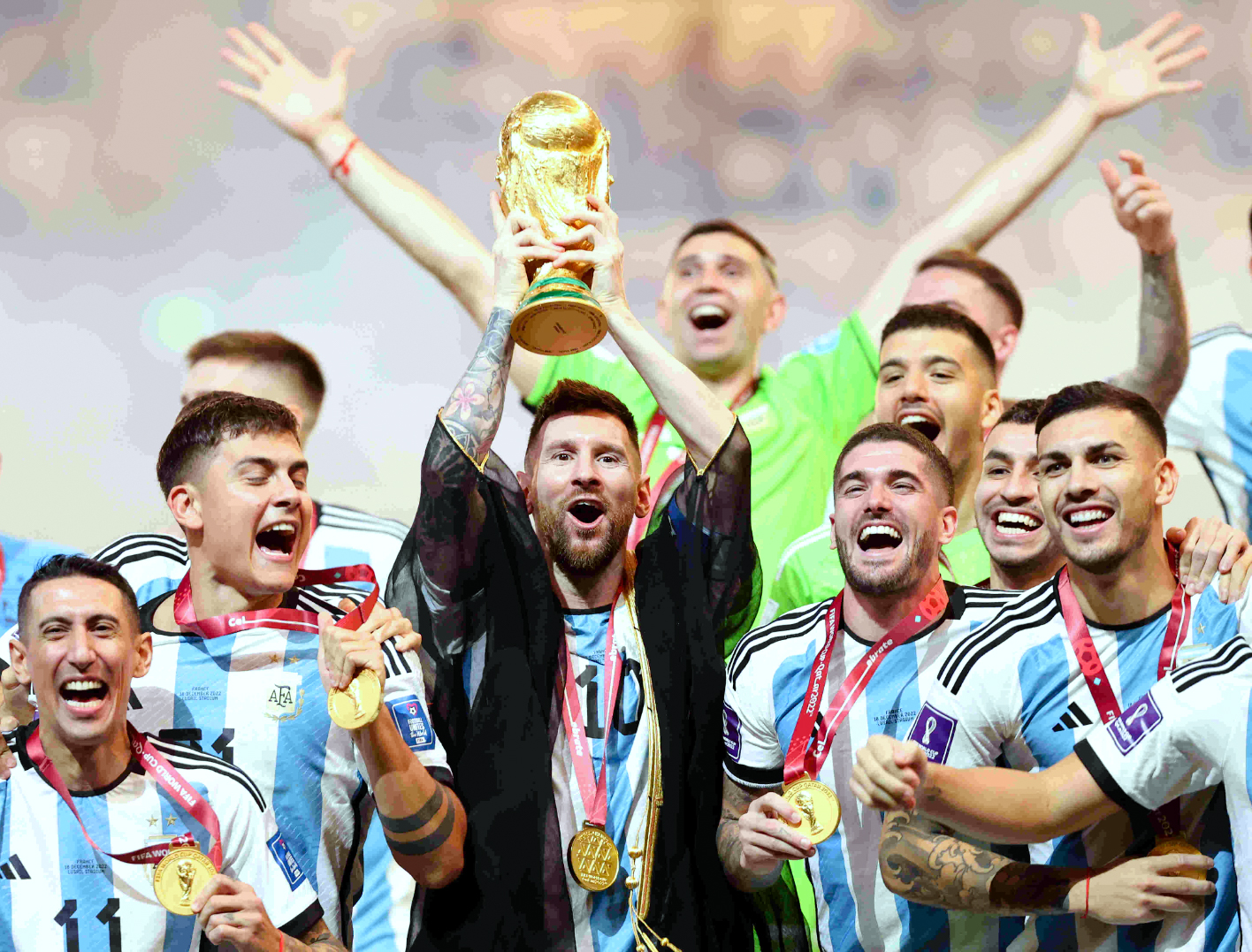 Многие болельщики и эксперты желали победы Аргентине, так как Лионель Месси, один из лучших игроков в истории футбола, до этого турнира не мог выиграть главный трофей — Чемпионат мира