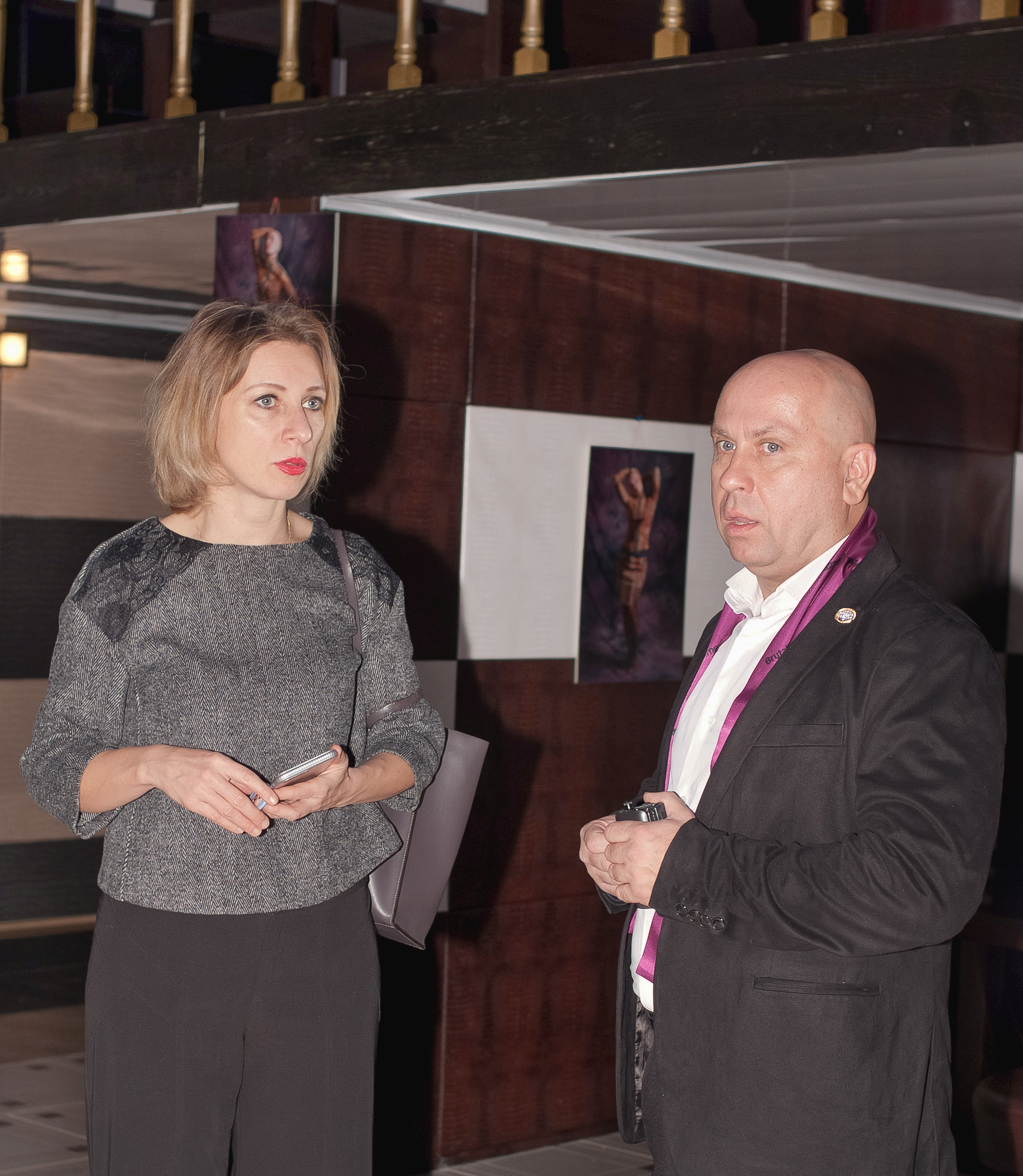 Официальный представитель МИДа России Мария Захарова на открытии фотовыставки детей с алопецией. 26 ноября 2016 года, Москва