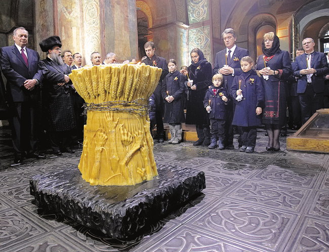 При президенте Ющенко тема Голодомора стала частью официального некрофильского культа, которым отравили целое поколение