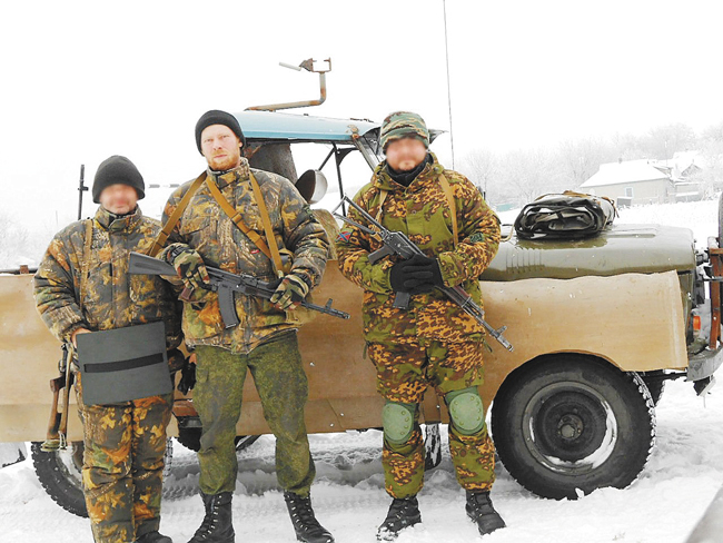 Слева от меня «Штатив», справа – «Кок», уроженец Донецкой области, взявшийся за оружие, чтобы защищать свой дом. Прошëл всю Славянскую эпопею