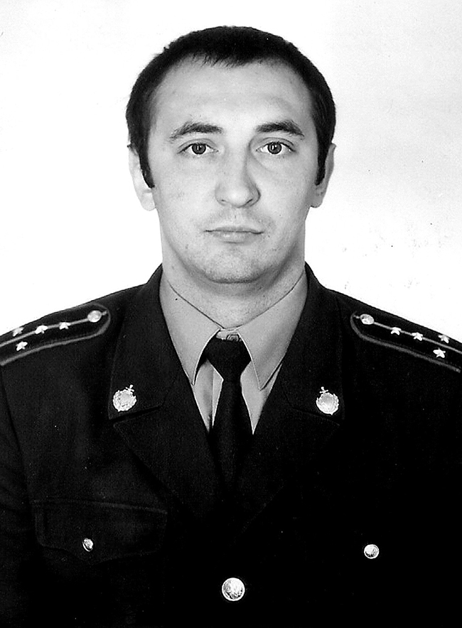 Капитан Игорь Финогенов погиб в 2002 году на Дубровке. Награждён орденом Мужества