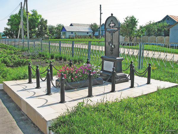 Реконструированный памятник на могиле Василия Рябова в деревне Лебедёвка Пензенской области