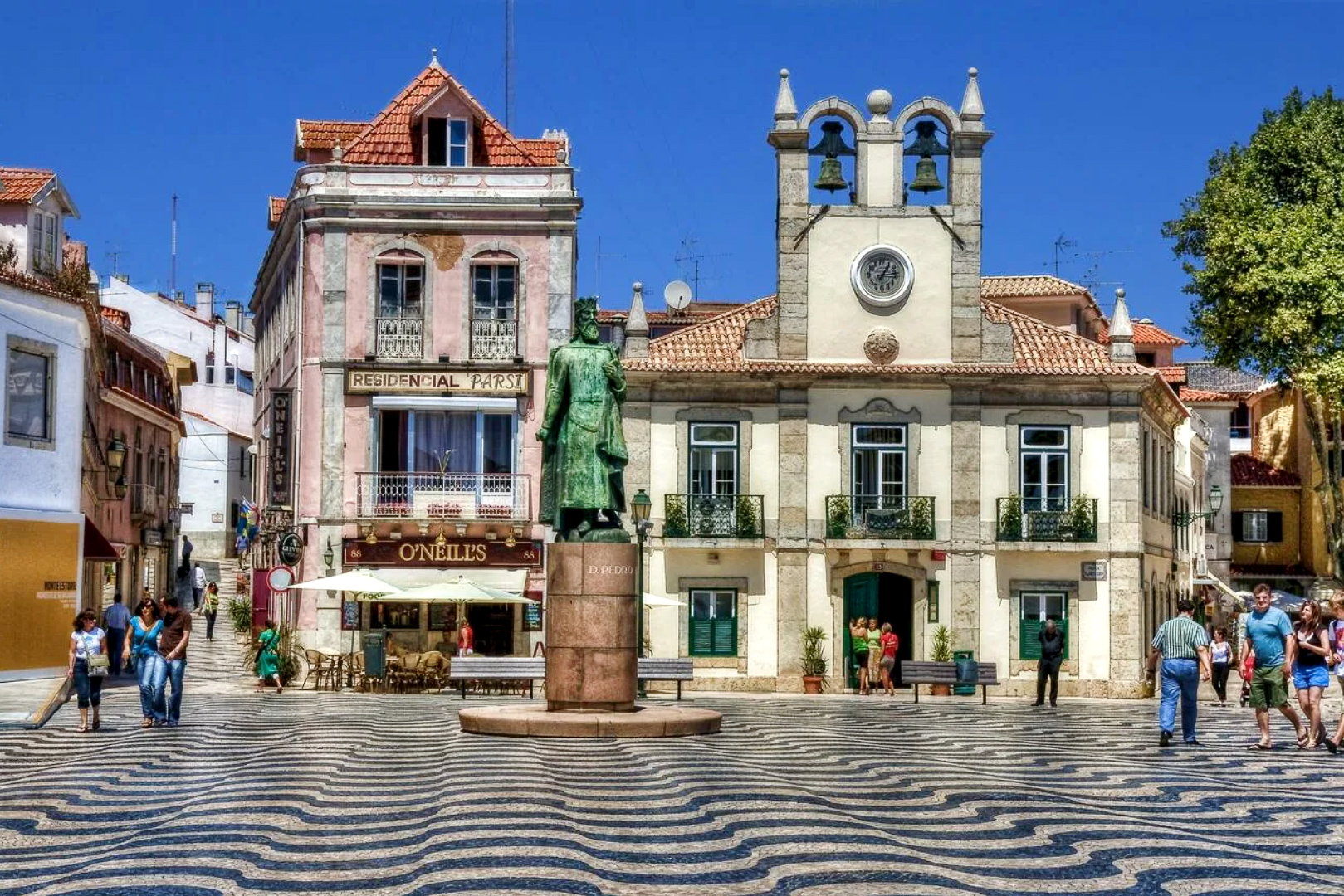 Кашкайш — бывшая резиденция королевской семьи, благодаря чему город стал пионером туризма Португалии. Этим воспользовались Сметанин и его хозяева из ЦРУ