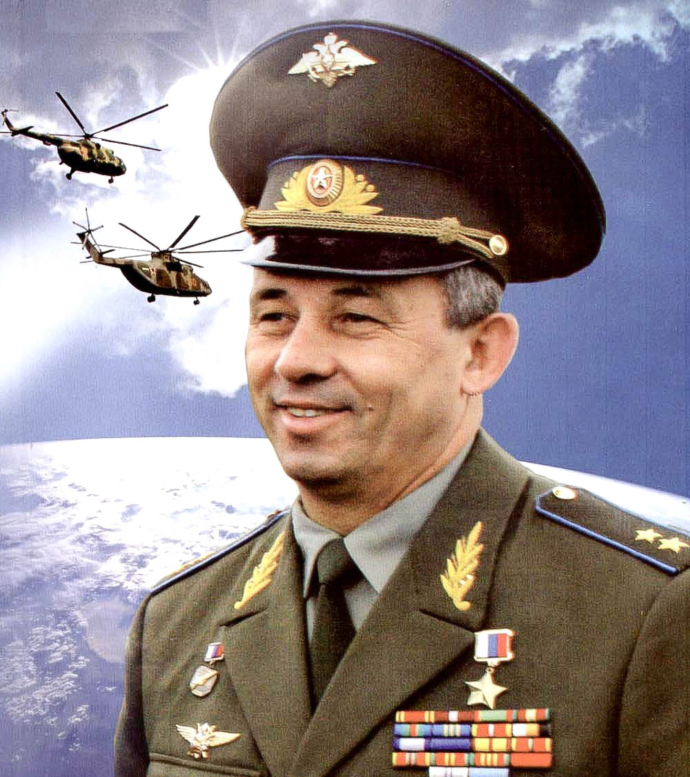 Начальник Управления авиации ФСБ России Николай Гаврилов