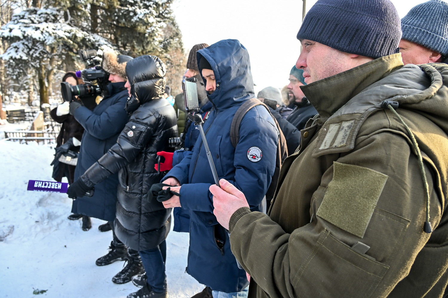 В январе 2022 года, несмотря на сильный мороз, в день памяти офицера Группы «А» Виктора Шатских на Волковское кладбище пришло много людей, в том числе блогеров и представителей центральной прессы
