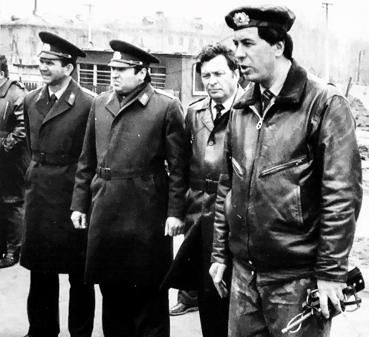 Командир Группы «А» в 1991‑1992 годы Михаил Головатов (справа)