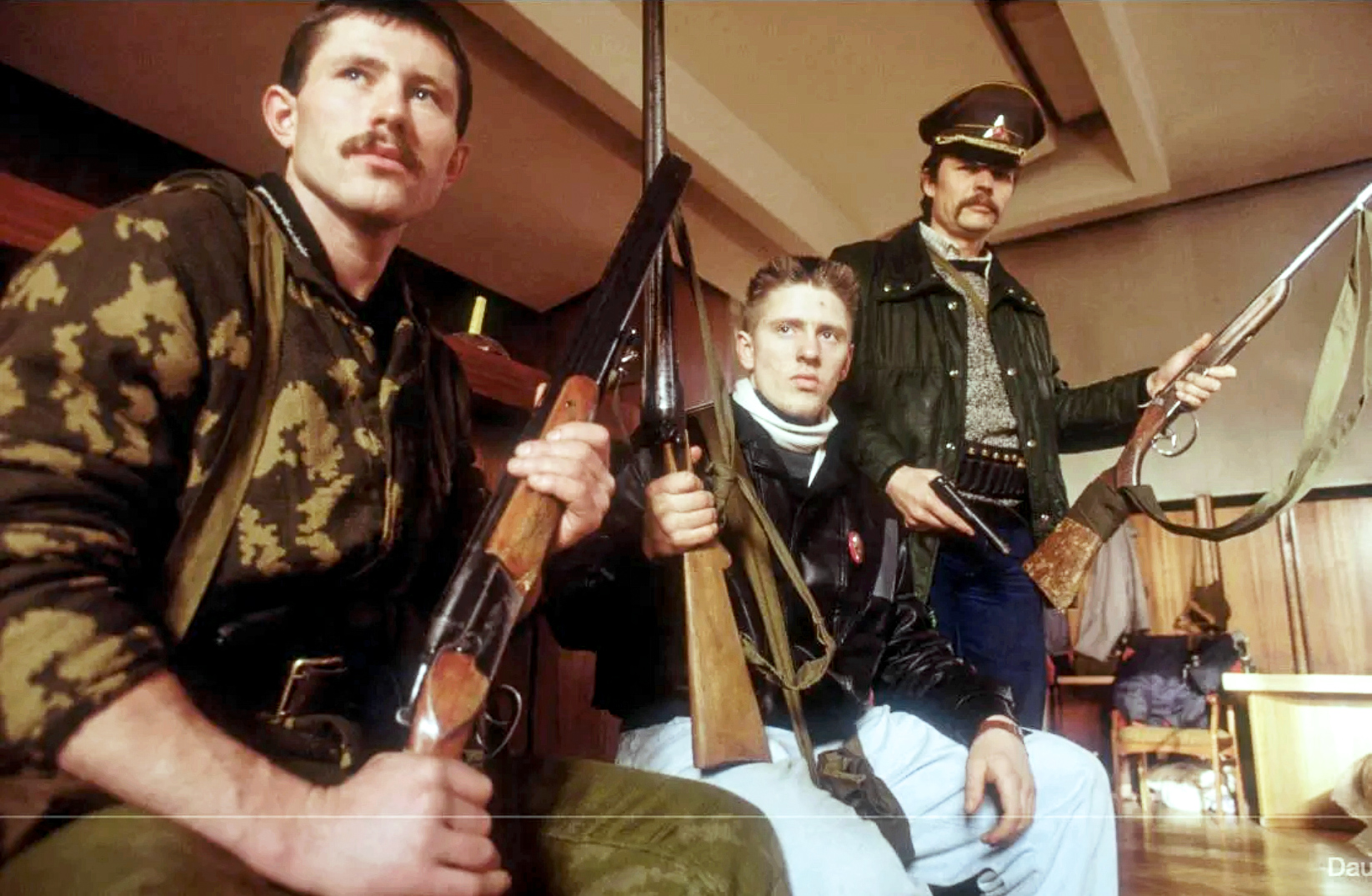 Литовские СМИ не любят публиковать вот такие фотографии «мирных» участников январских событий 1991 года