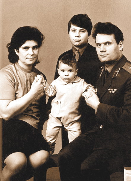 Военная семья Перовых