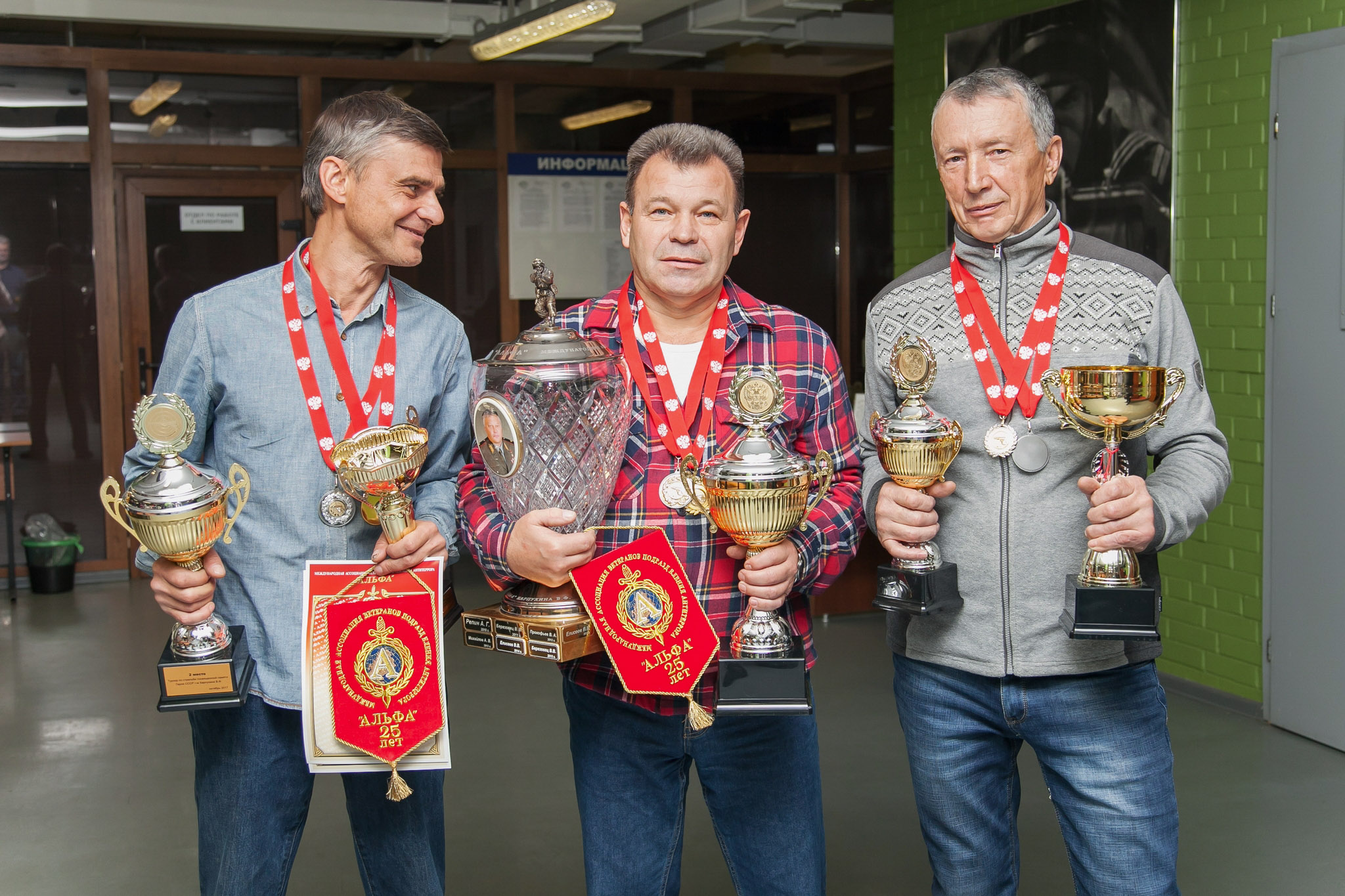 Победители турнира: Олег Ишанов («бронза»), Владимир Елисеев («золото») и Иван Дорофейчев («серебро») 