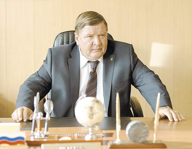 До боли характерный образ худшей части российских чиновников. Такие персонажи подрывают настоящее и будущее России.