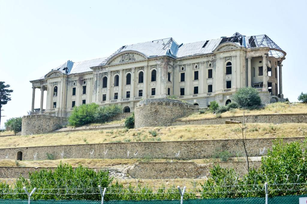 Хорошо видно, что Тадж-Бек (дворец Амина) находится на крутом холме, и его штурмовать пришлось под прицельным огнём оборонявшихся гвардейцев