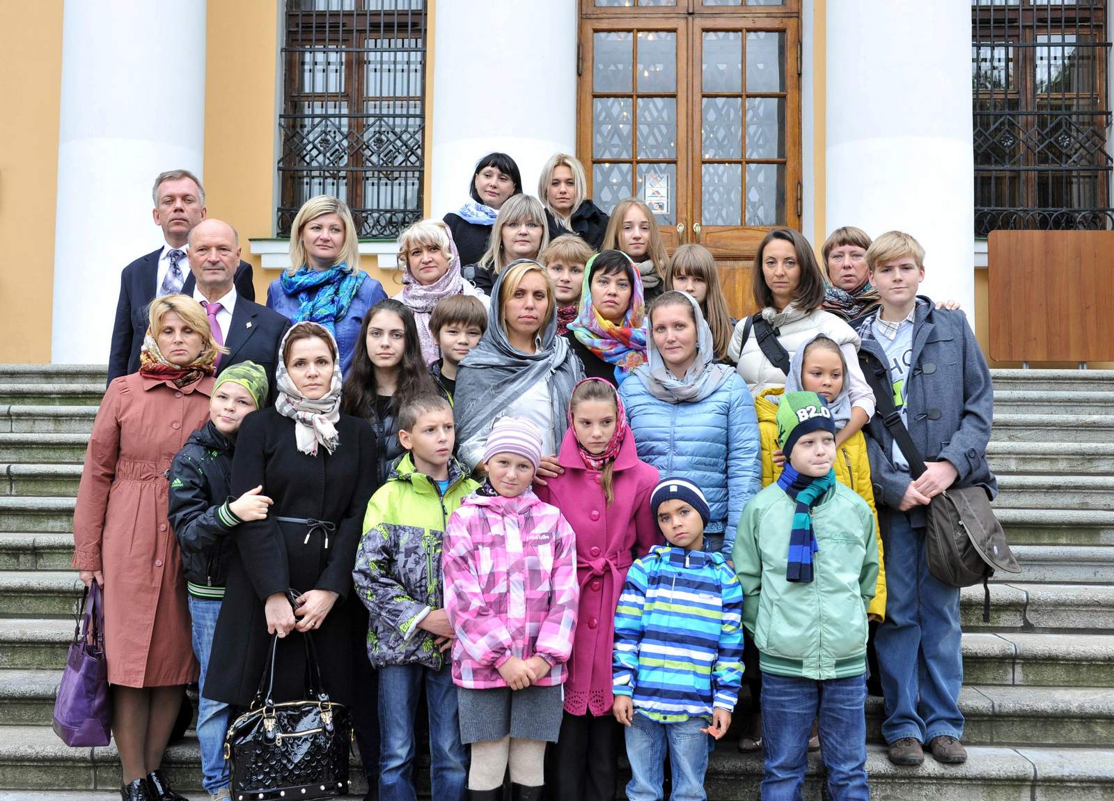 Группа членов семей сотрудников «Альфы» и «Вымпела». Москва, Данилов монастырь. Сентябрь 2015 года