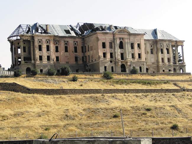 Примерно так выглядел дворец Амина с позиций «мусульманского батальона», где были размещены бойцы «Грома»