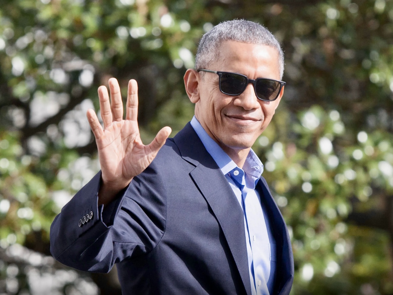 Барак Хусейн Обама, насколько можно судить, является «теневым президентом» Соединённых Штатов Америки
