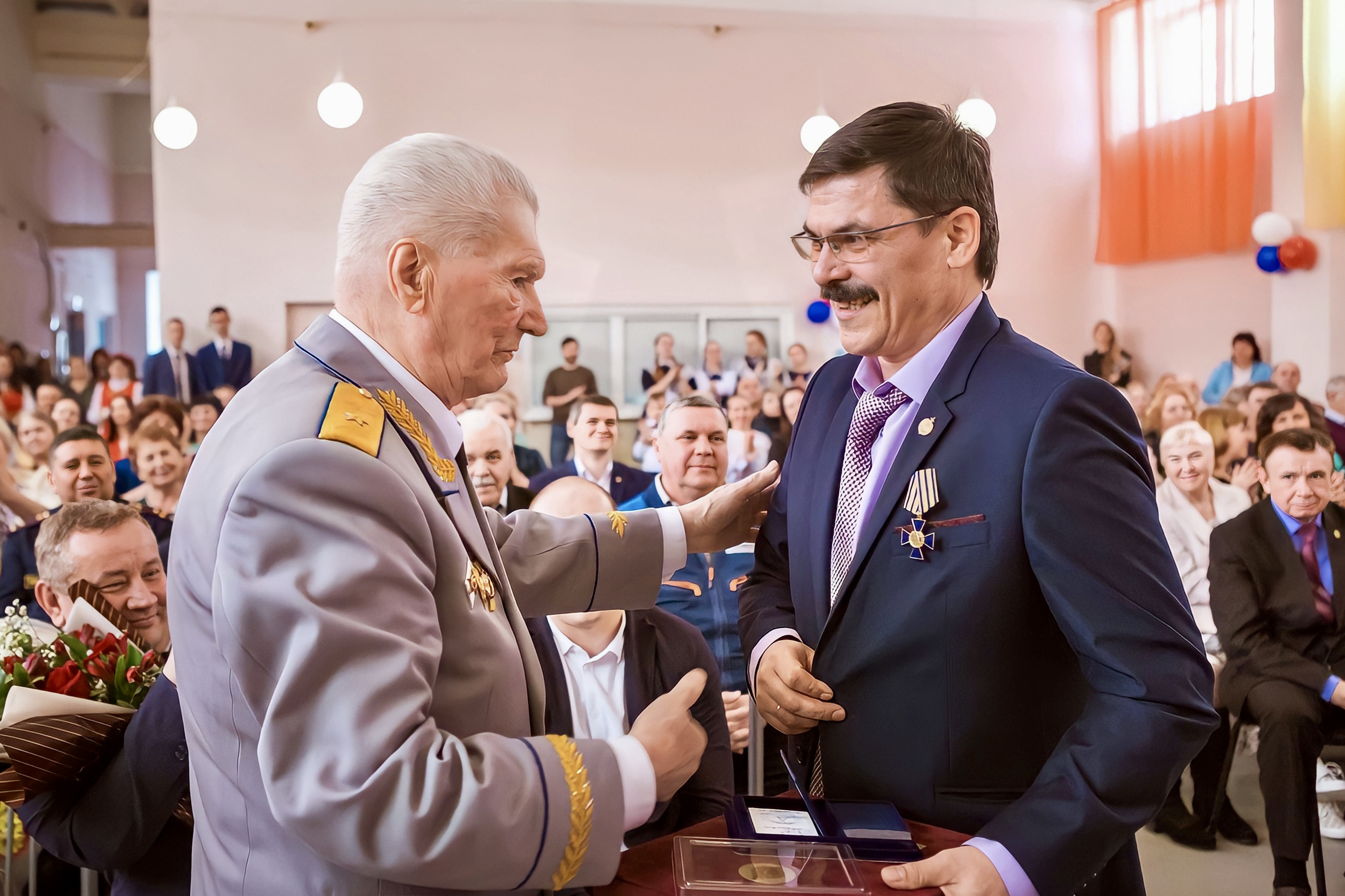 Директор Ляминской школы Павел Новиков был награждён орденом «За заслуги», учреждённым к 30‑летию Международной Ассоциации «Альфа»