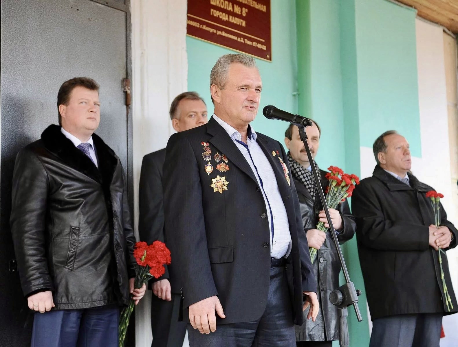 Открытие в школе № 8 мемориальной доски старшему лейтенанту Алексею Матюшину, погибшему в горном Дагестане. Март 2016 года. Город Калуга