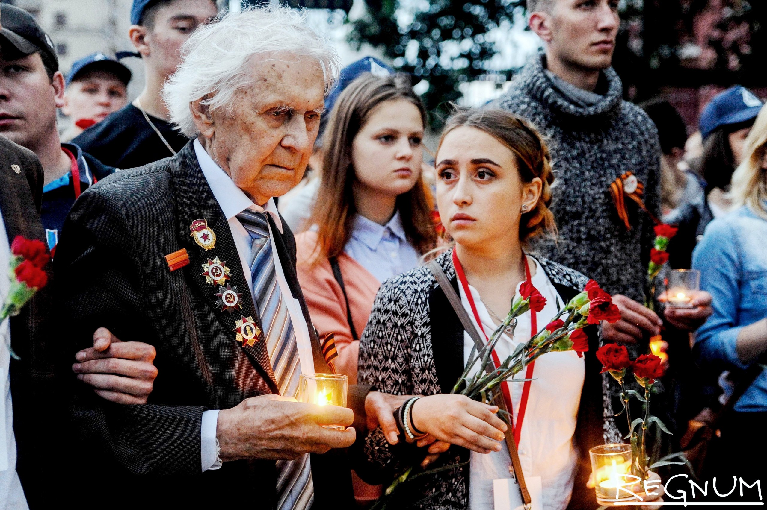 В день памяти и скорби. 22 июня 2016 года. Москва, Александровский сад. Фото агентства ИА REGNUM
